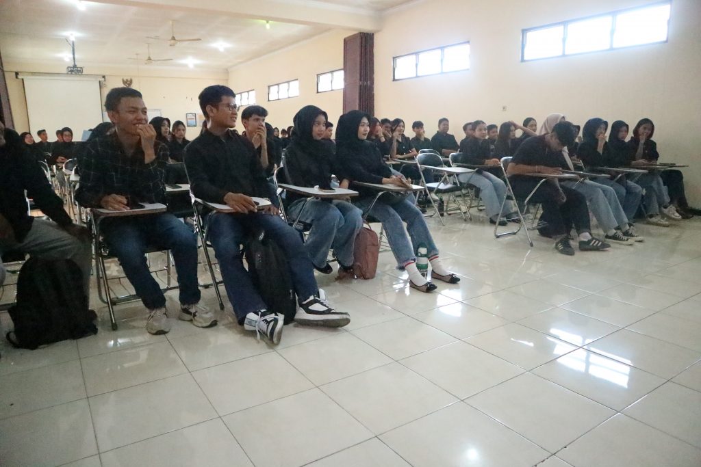 Semarak PKKMB FEB Unikama 2026: Giat OMBAK FEB Hadirkan Brainstorming "Clash of Wisdom" Berbasis Kearifan Lokal